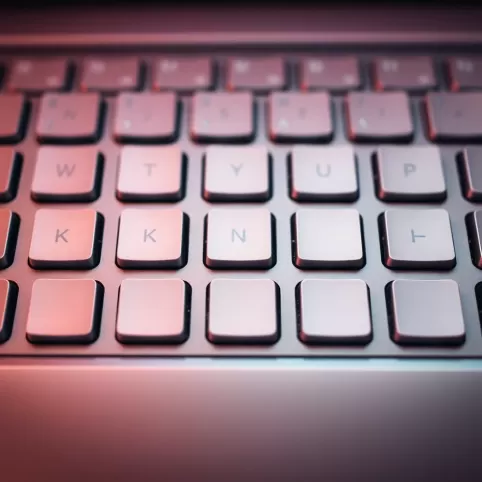 Jak zrobić podłogę na klawiaturze laptopa